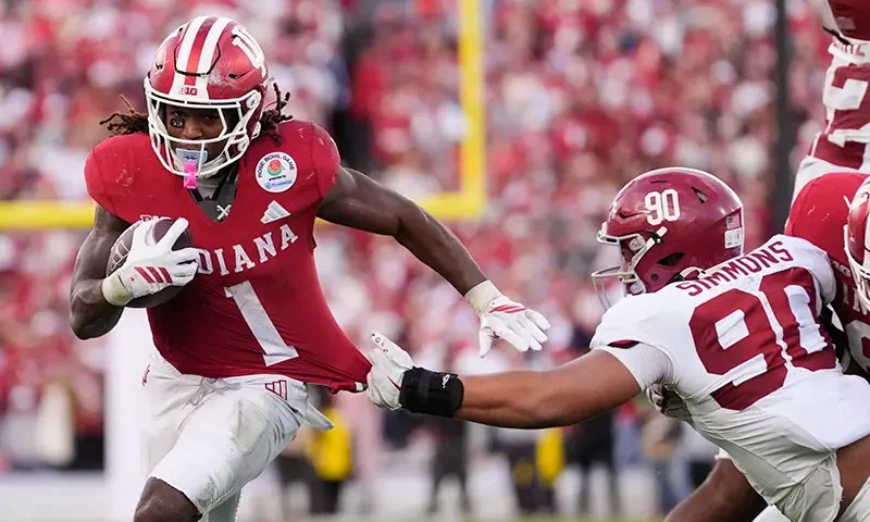 Indiana running back Roman Hemby (1) runs past Alabama defensive lineman London Simmons (90) to score a rushing touchdown during the second half of the Rose Bowl College Football Playoff quarterfinal game Thursday, Jan. 1, 2026, in Pasadena, Calif. (AP Photo/Mark J. Terrill)