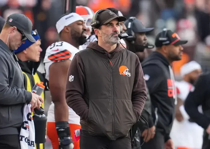 Cleveland Browns head coach Kevin Stefanski walks on the sideline during the second half of an NFL football game against the Cincinnati Bengals, Sunday, Jan. 4, 2026, in Cincinnati. (AP Photo/Jeff Dean)