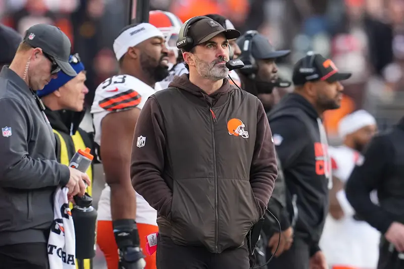 Cleveland Browns head coach Kevin Stefanski walks on the sideline during the second half of an NFL football game against the Cincinnati Bengals, Sunday, Jan. 4, 2026, in Cincinnati. (AP Photo/Jeff Dean)