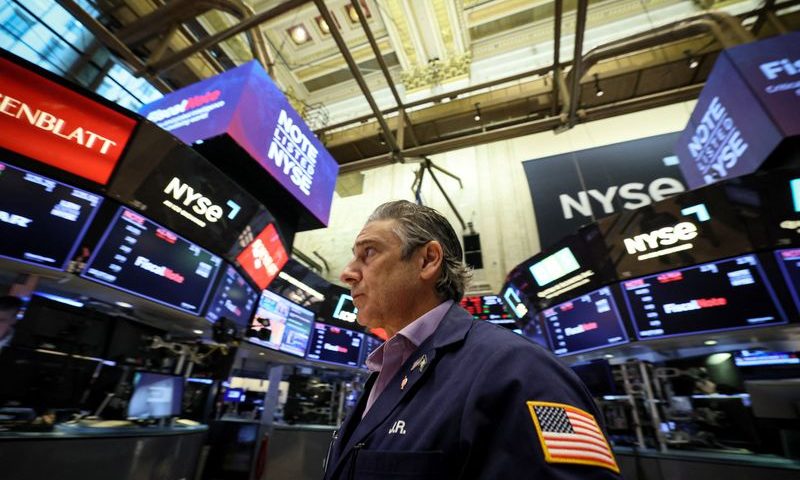 FILE PHOTO: Traders work on the floor of the New York Stock Exchange (NYSE) in New York City, U.S., August 15, 2023. REUTERS/Brendan McDermid