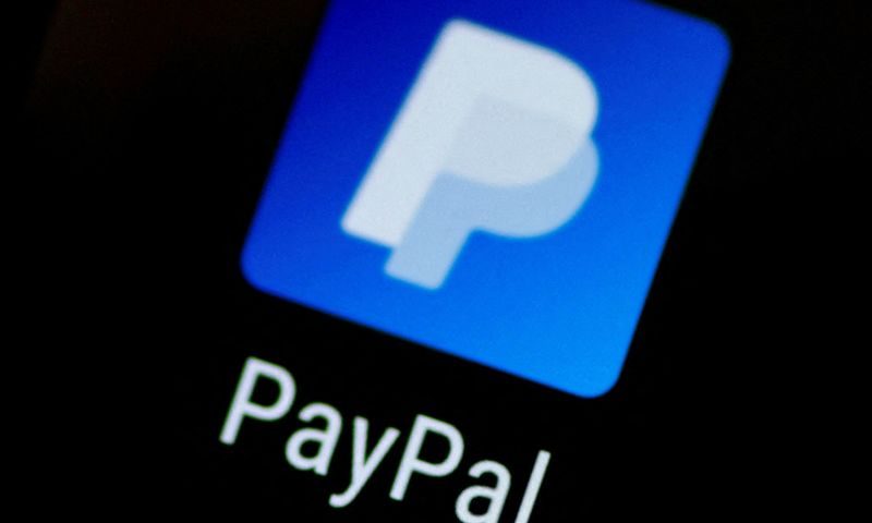 FILE PHOTO: FILE PHOTO: The PayPal app logo seen on a mobile phone in this illustration photo October 16, 2017. REUTERS/Thomas White/File Photo/File Photo