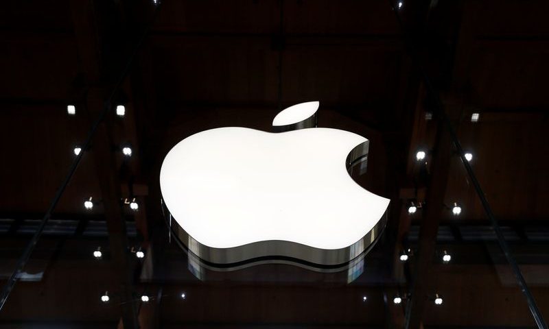 FILE PHOTO: An Apple logo is pictured in an Apple store in Paris, France September 17, 2021. REUTERS/Gonzalo Fuentes/File Photo